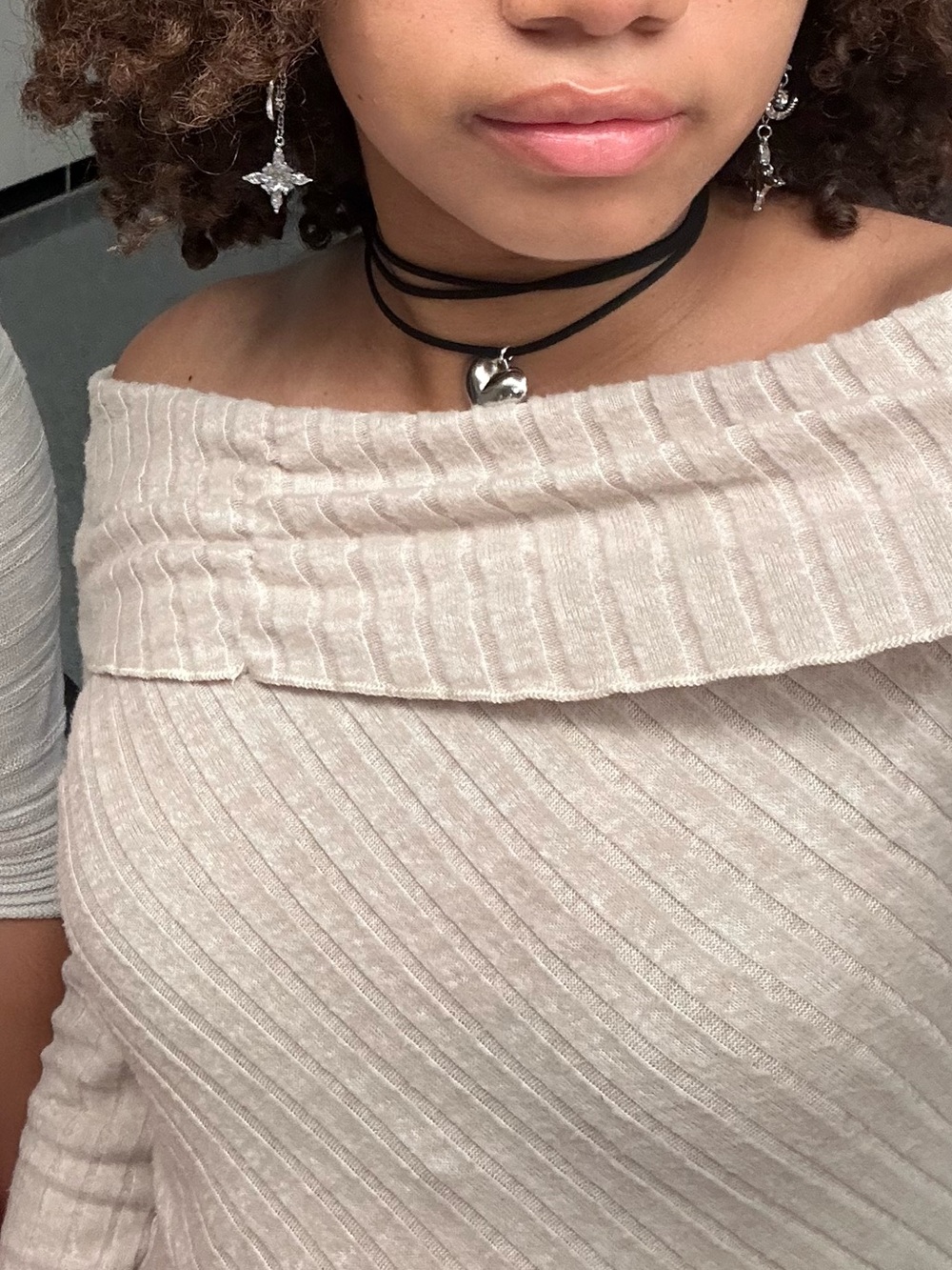 Off shoulder top - Picture 2 of 4